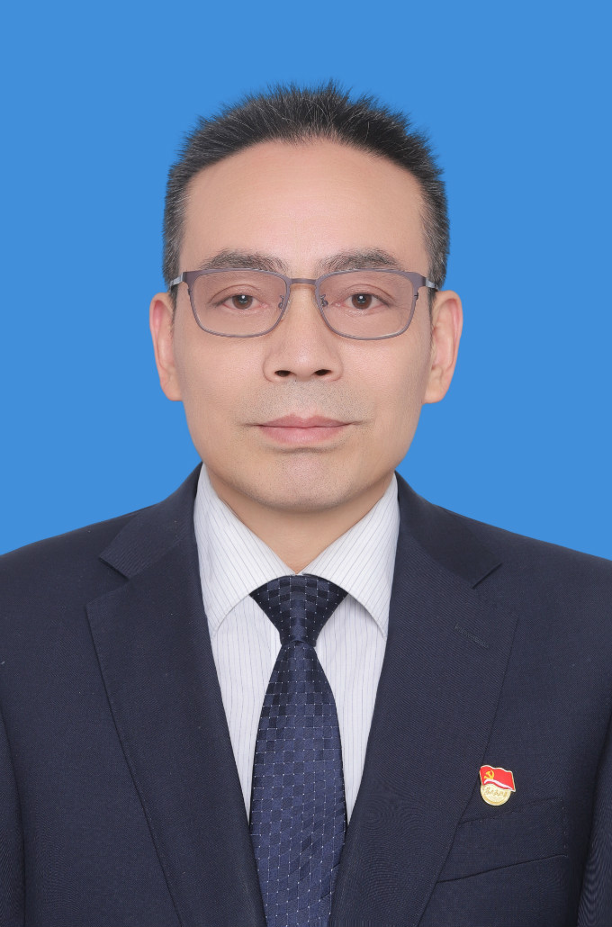 趙 云 德（黨委副書記、副董事長(zhǎng)、總經(jīng)理）